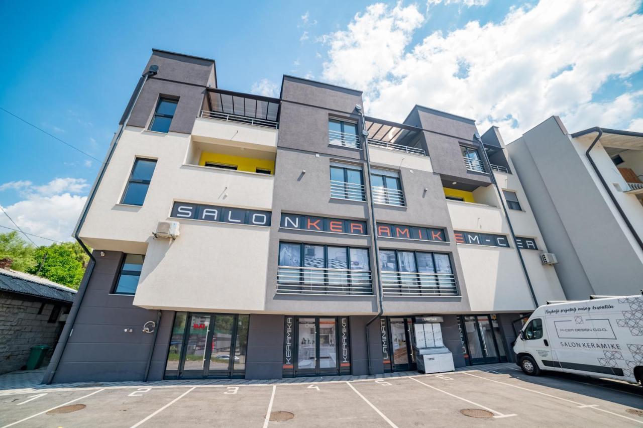 San-Mar Apartments 图兹拉 外观 照片