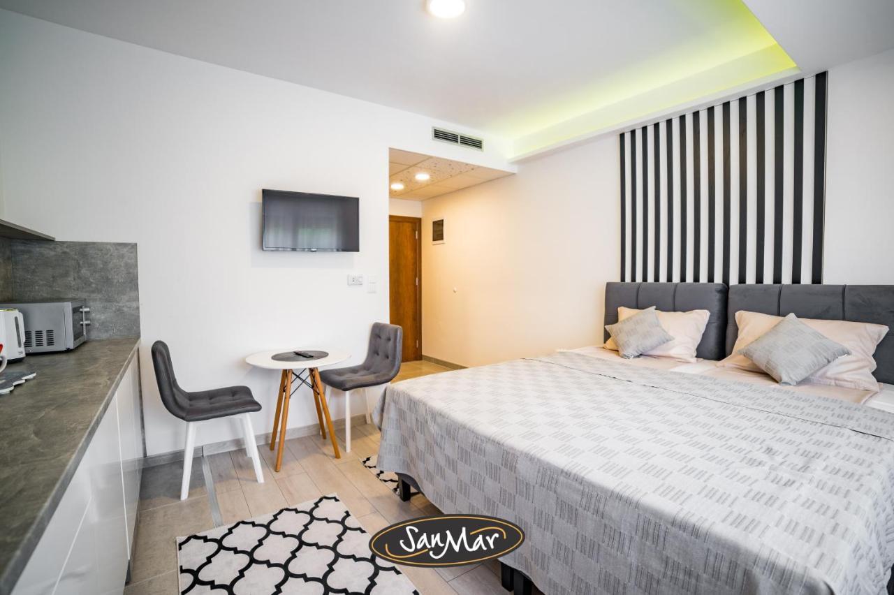 San-Mar Apartments 图兹拉 外观 照片