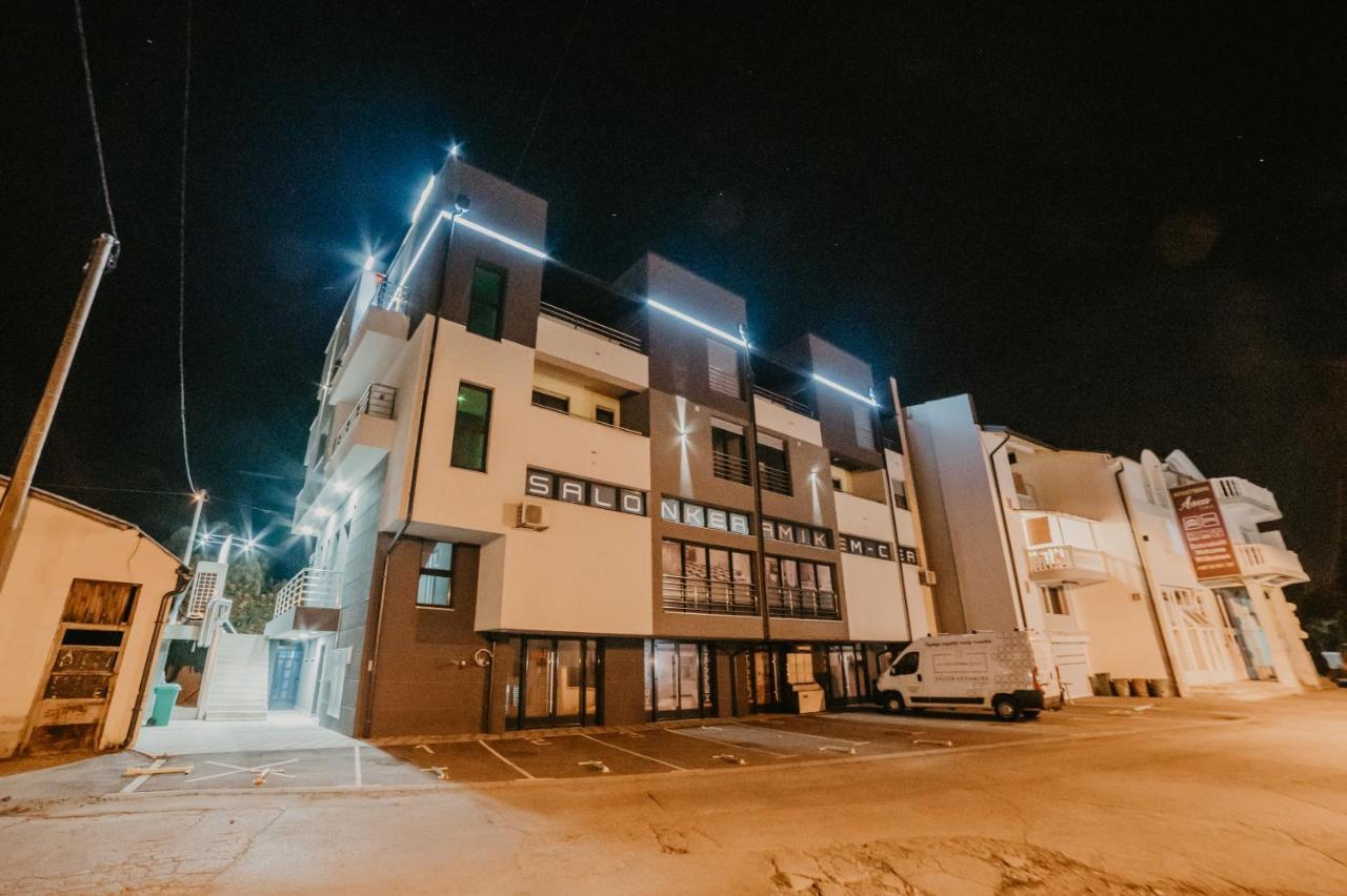 San-Mar Apartments 图兹拉 外观 照片